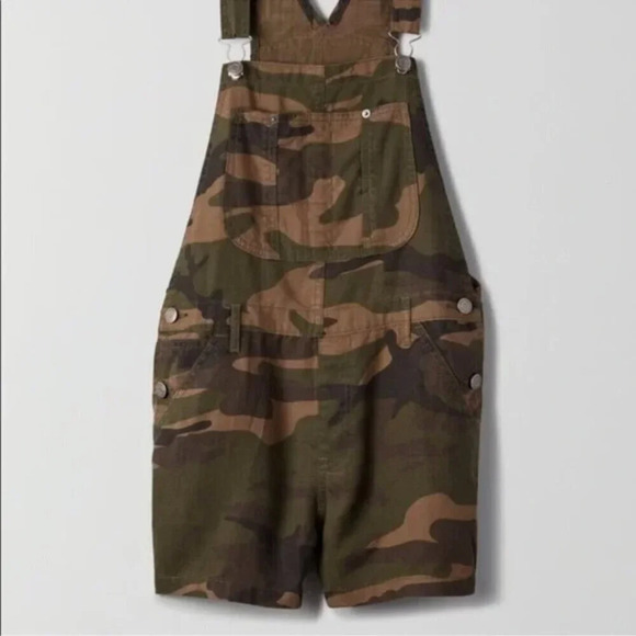 Aritzia TNA Short  Overalls Senryu Romper Camo Size Small - Picture 3 of 8